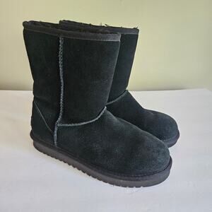 Koolaburra by Ugg Short Boots Size 5 Women Black Suede Cozy Shearling Flat